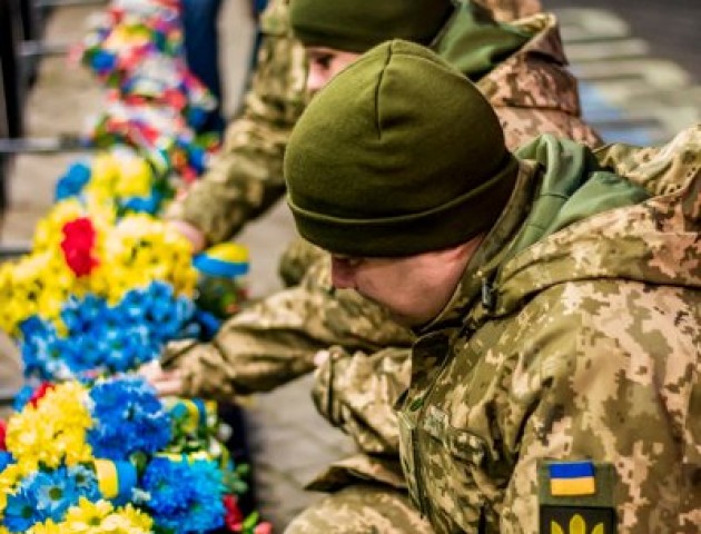 Герої не вмирають: у Луцьку вшанували пам'ять полеглих на Майдані. ФОТО