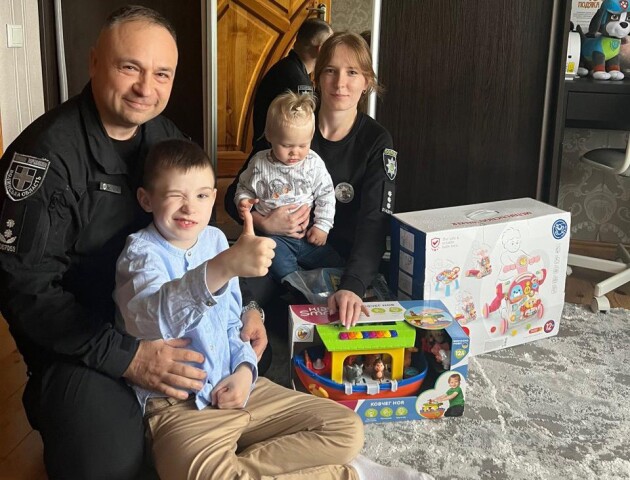 Про вагітність дізнатись не встиг. Привітали сина загиблого поліцейського з Волині