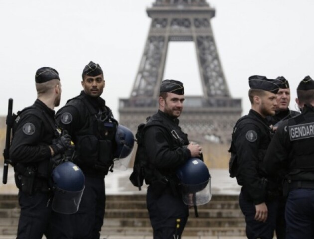 У Франції поліція розігнала вечірку. Там було більше гостей, ніж мешканців міста