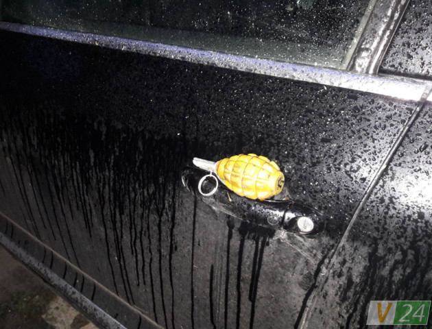Попередження чи жарт: у Луцьку на авто поклали гранату. ФОТО