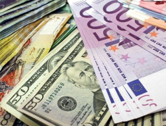 Курс валют на 28 листопада: долар та євро різко здорожчали