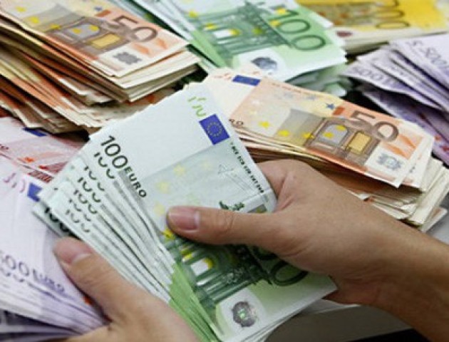 Курс валют на 20 лютого: євро дешевшає, долар – ні