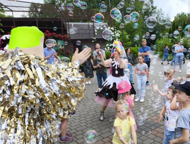 Відродили традицію: у Луцькому зоопарку для дітей організували свято. ФОТО