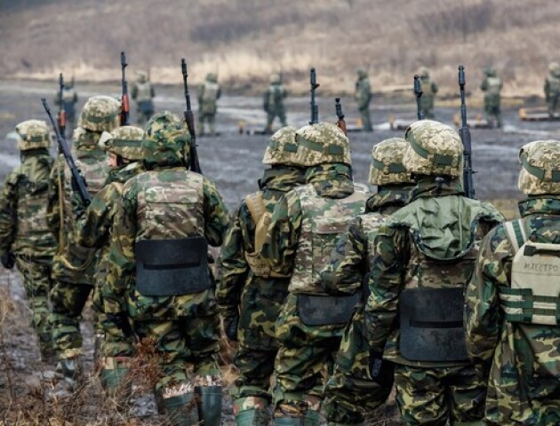 Для військових розроблять нові штани з наколінниками, підсумки та бейсболку