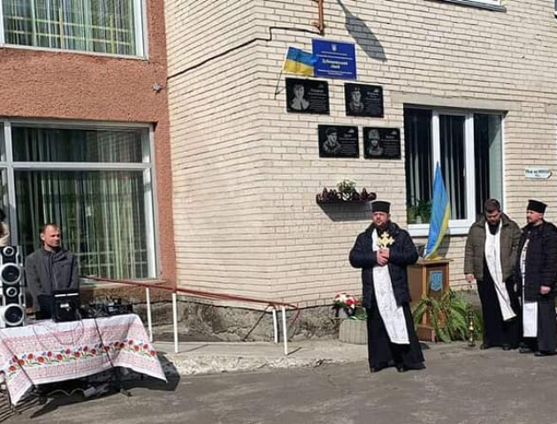 У Рожищенській громаді відкрили меморіальну дошку Герою Володимиру Фірчуку