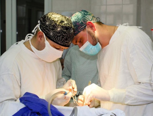 «Хотіли у Київ, але і на Волині є круті хірурги!» - бійцю успішно провели складну операцію. ФОТО