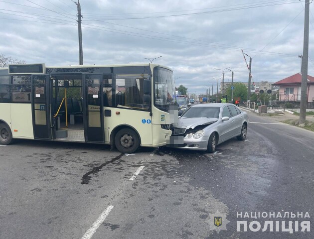 Відомі подробиці аварії за участі маршрутки і легковика у Луцьку