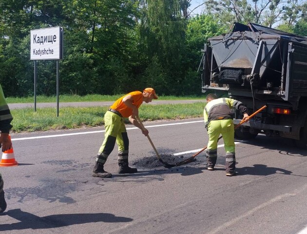 Волинські дорожники ремонтують аварійні ділянки дороги на трасі Ковель – Камінь-Каширський