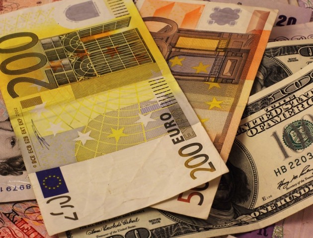 Курс валют на 12 січня: євро стрімко перевалив за 34 гривні