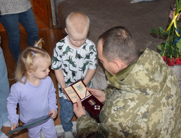 Дітям Героя з Волині вручили посмертну нагороду тата