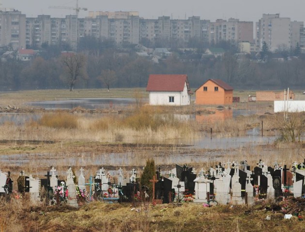 Луцький фотограф показав наслідки людської наруги над містом. ФОТО