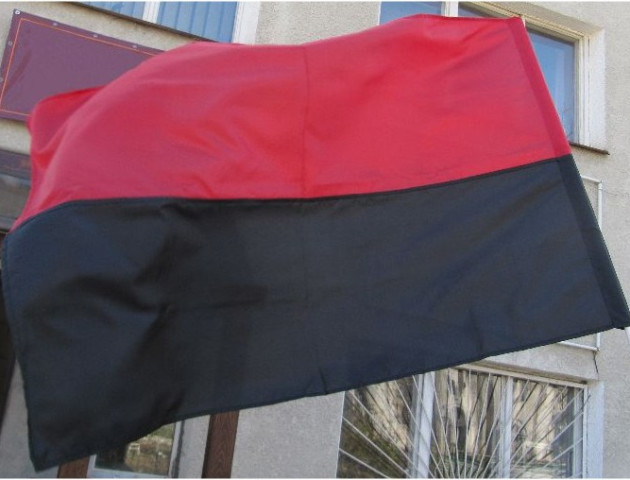 Горохівська міська і Турійська селищна ради ухвалили рішення вивішувати червоно-чорний прапор