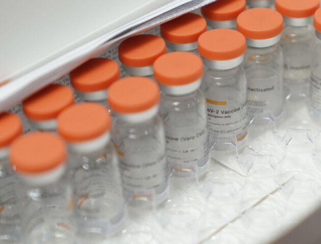 Китайська вакцина від ковіду пройшла лабораторний контроль. Щеплення нею почнуть робити 13 квітня