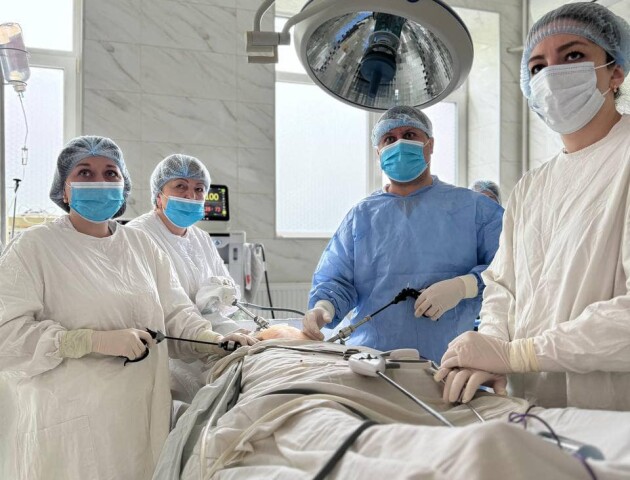 Волинські медики видалили три пухлини яєчника у 17-річної дівчини