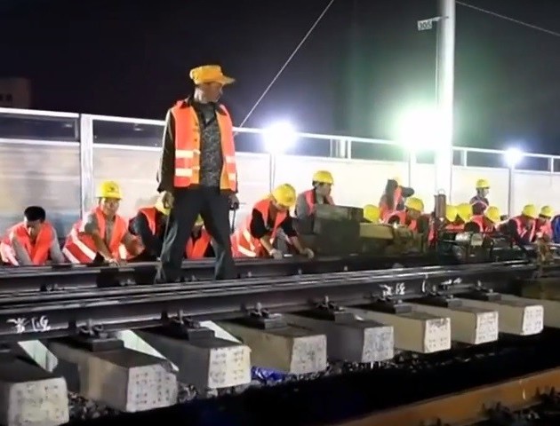 У Китаї всього за 9 годин побудували нову залізничну розв'язку. ВІДЕО