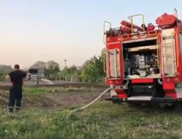 У волинському місті пожежна машина поливала город