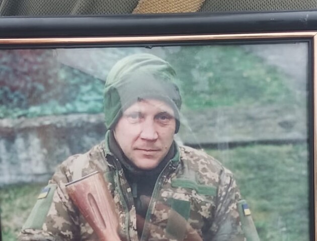 Поховали поруч із загиблим братом: на Волині попрощались із Героєм Володимиром Бортніком