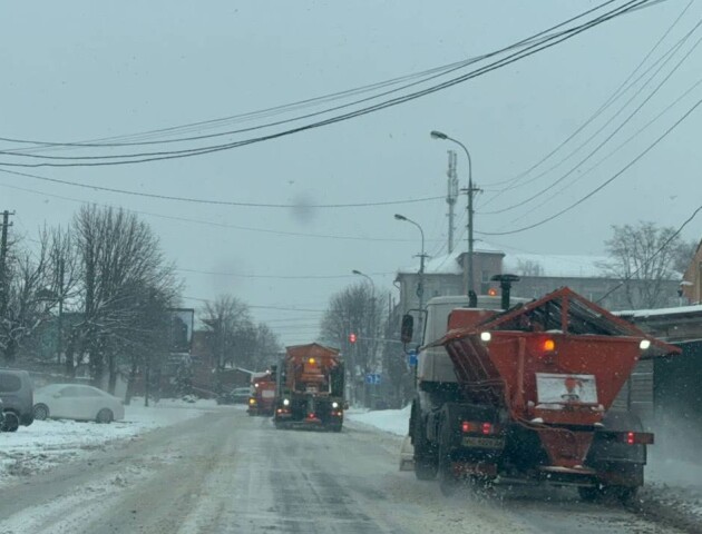 Засипає снігом. Луцьк залучатиме підрядників зі снігоочисною технікою