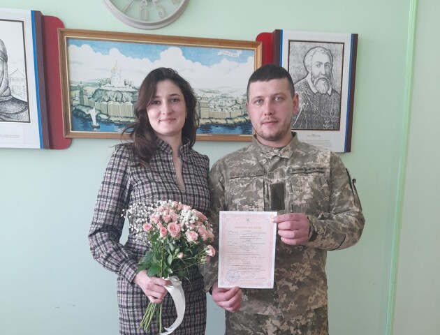 Любов сильніша за війну: волинський військовий приїхав додому, щоб одружитися
