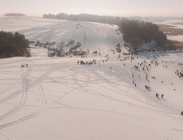 Велика гірка та смачна їжа. Біля Луцька організували благодійний захід, щоб врятувати Матвія Колядюка