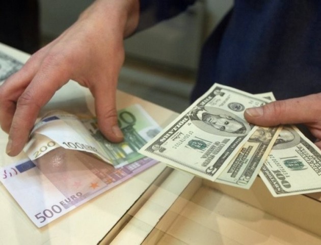 Курс валют на 5 лютого: долар і євро знову подорожчали