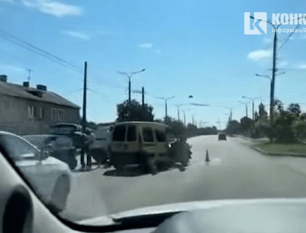 ДТП у Луцьку: на Дубнівській зіткнулися три автівки