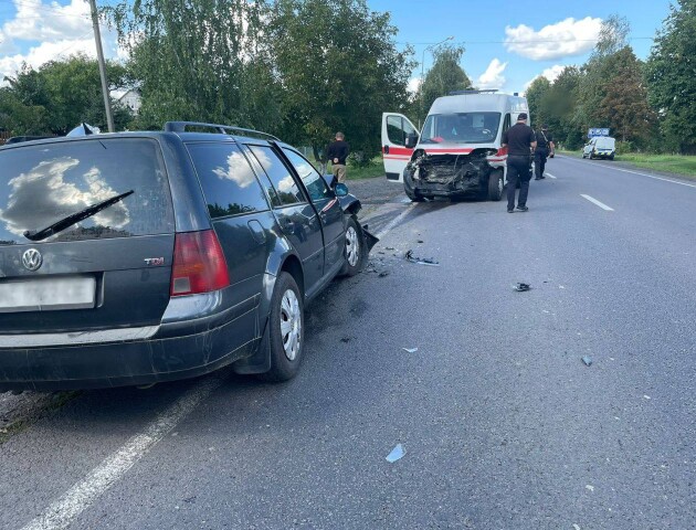 Водій заснув за кермом: подробиці аварії за участі «швидкої» поблизу Луцька