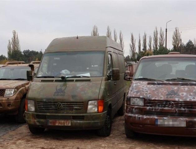 Кабмін спростив реєстрацію волонтерських автомобілів для військовослужбовців