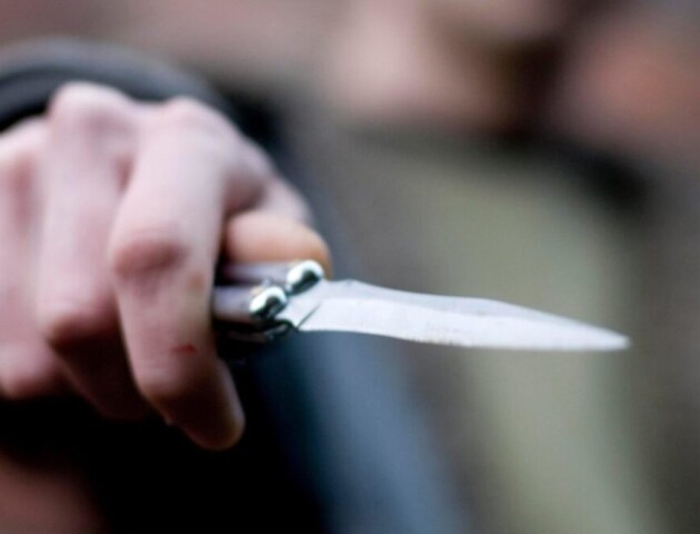 Розбірки у Луцьку: 18-річний хлопець поранив ножем чоловіка
