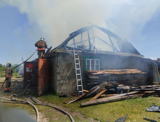 На Волині горіли господарська споруда і чагарники