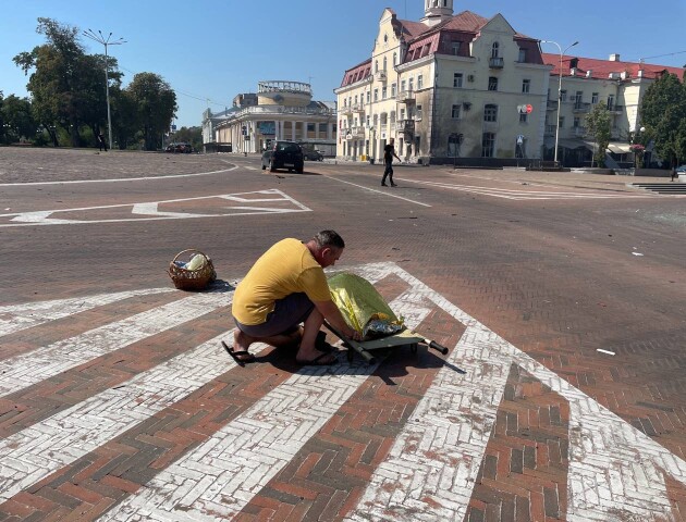 рашисти вдарили ракетою по драмтеатру в Чернігові: відомо про 7 загиблих і 90 поранених