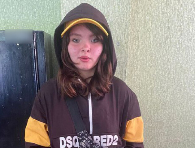 Вийшла зі школи і зникла:  у Луцьку шукають 16-річну дівчину. ФОТО