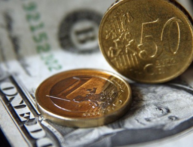 Курс валют на 3 грудня: попри воєнний стан, долар і євро здають позиції