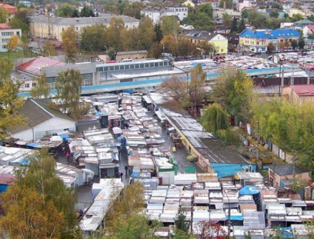 Підприємців Центрального ринку у Луцьку немає куди переселити. ВІДЕО