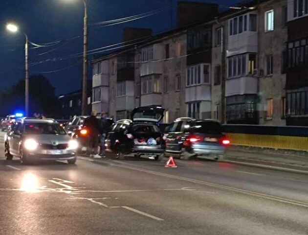 ДТП у Луцьку: на мосту перед Там-Тамом аварія за участі двох авто