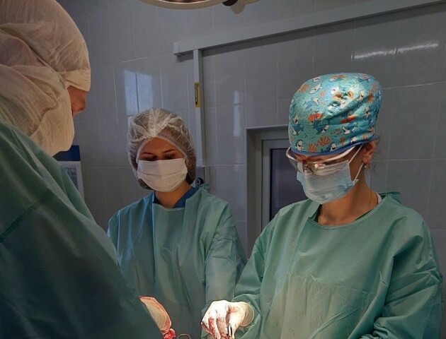 Волинські медики видалили пацієнтці ракову пухлину масою до 20 кг. ФОТО 18+