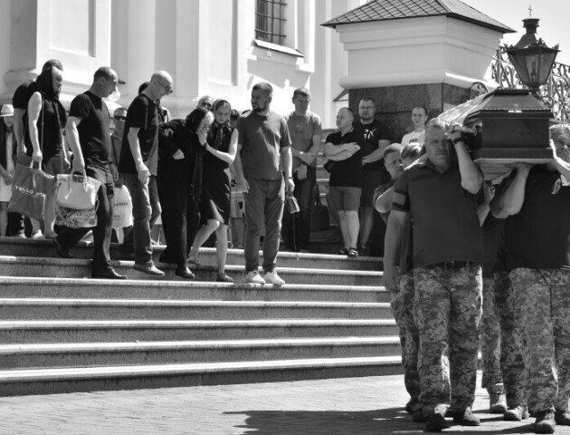 У Луцьку провели в останню дорогу загиблого Героя Олександра Чертіліна