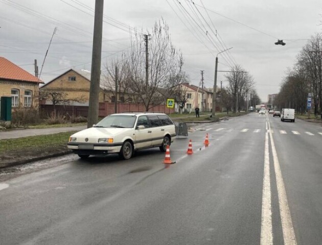 Розповіли про стан 13-річної дівчинки, яку збило авто у Луцьку