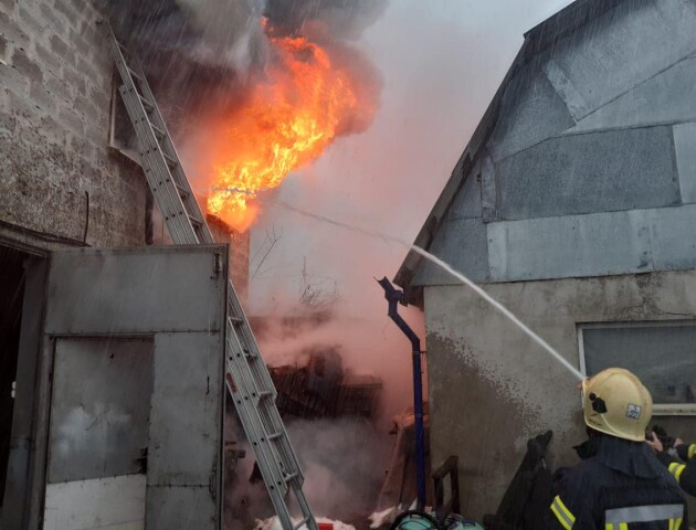 На території гаражного кооперативу в Луцьку сталася пожежа