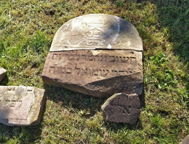 У Луцьку під час реконструкції будинку знайшли фрагменти надгробків з єврейських поховань
