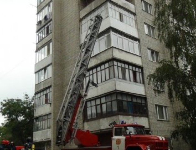 У Луцьку рятували 10-річну дівчинку, яка замкнулася у квартирі