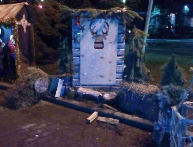 З Різдвяного вертепу в Луцьку вкрали дрова