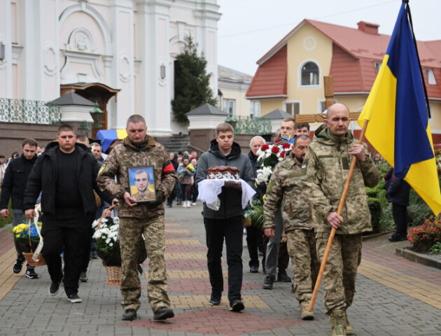 Навіки 21. Луцьк попрощався із загиблим воїном