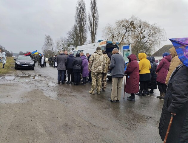 Залишились дружина, сини і велика любляча родина: на Волині попрощалися з полеглим Василем Бекеруком