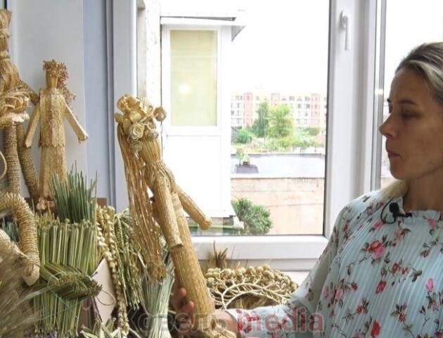 Майстриня з Волині творить шедеври із соломи, які відомі в Україні й за кордоном
