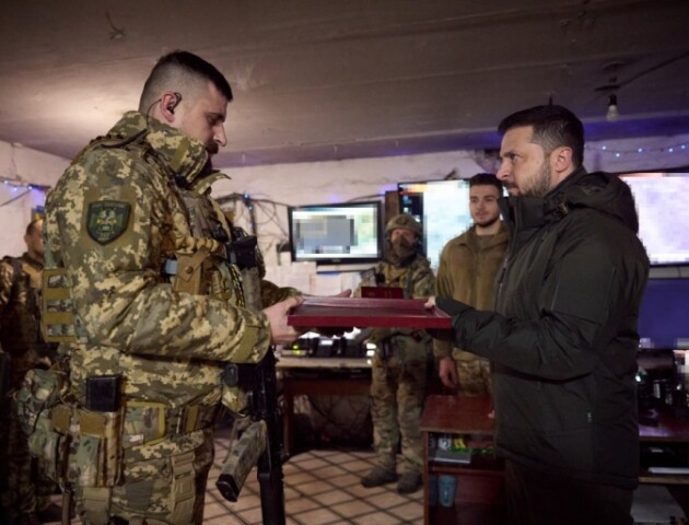Військовому з Волині Президент вручив Зірку Героя в Авдіївці у бліндажі