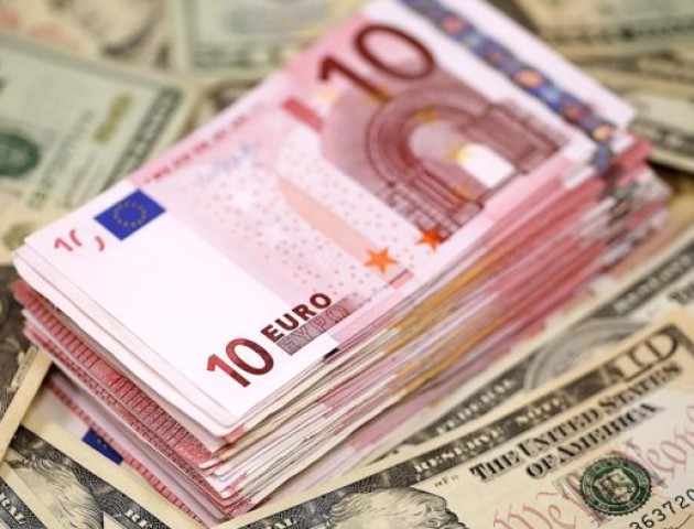 Курс валют на 30 листопада: долар і євро стрімко дорожчають
