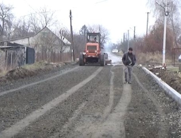 У селі під Луцьком скаржаться на повільний ремонт дороги. ВІДЕО