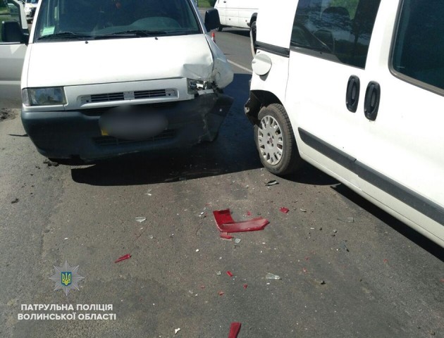 У Ковелі нетверезий водій посеред білого дня вчинив аварію. ФОТО
