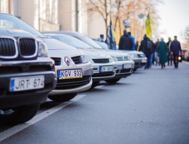 Власники оформлених «євроблях» лишають автівки просто на митних постах Волині